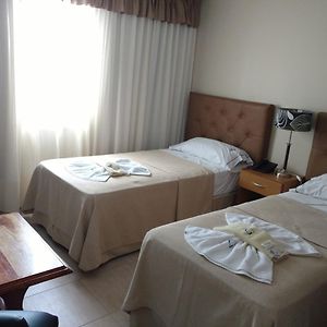 Habitación Estándar con 2 Camas Individuales